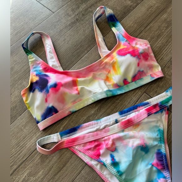 LAST PRICE🍒🤍 AMAZON tye dye swimming set 🩷 - Picture 4 of 9